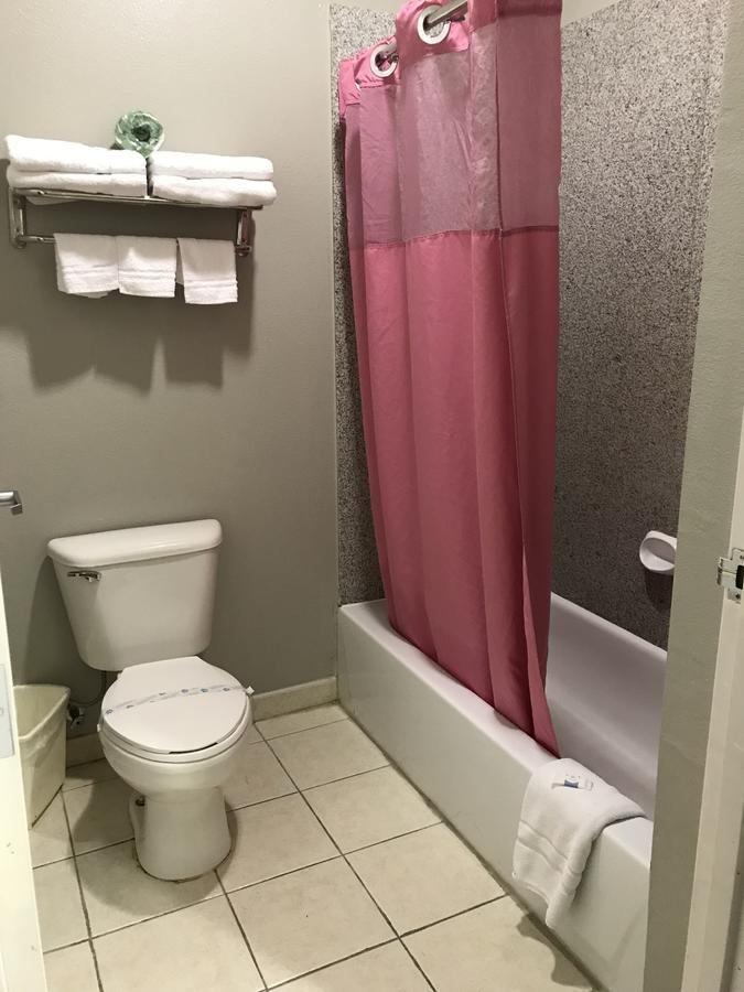 Camelot Inn And Suites 앨딘 외부 사진
