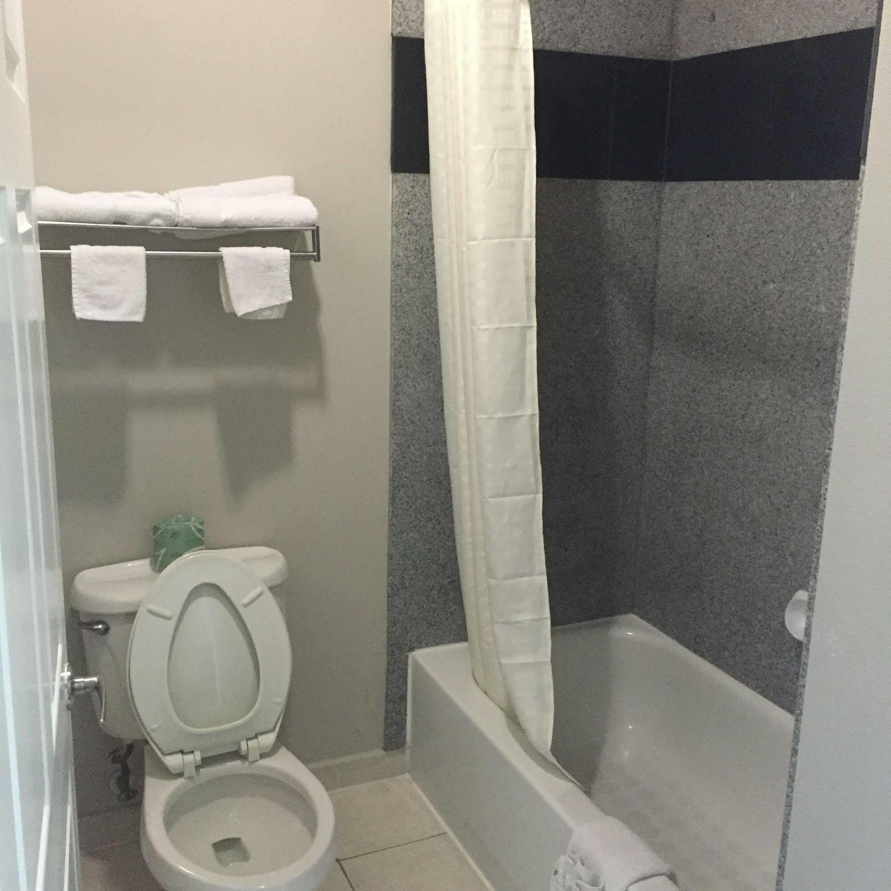 Camelot Inn And Suites 앨딘 외부 사진