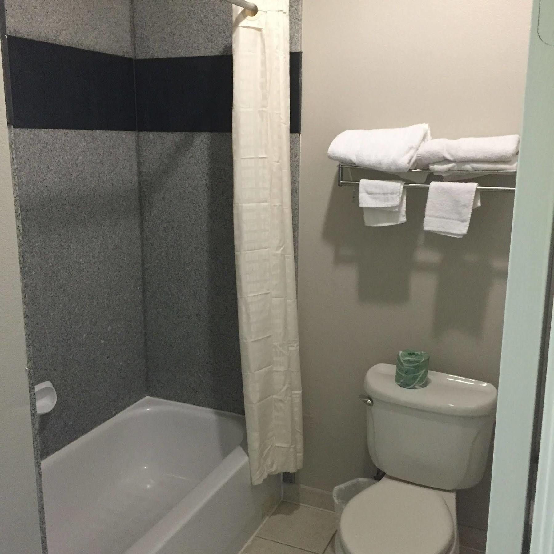 Camelot Inn And Suites 앨딘 외부 사진
