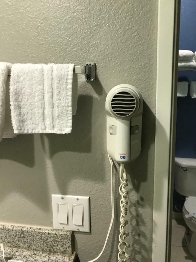 Camelot Inn And Suites 앨딘 외부 사진